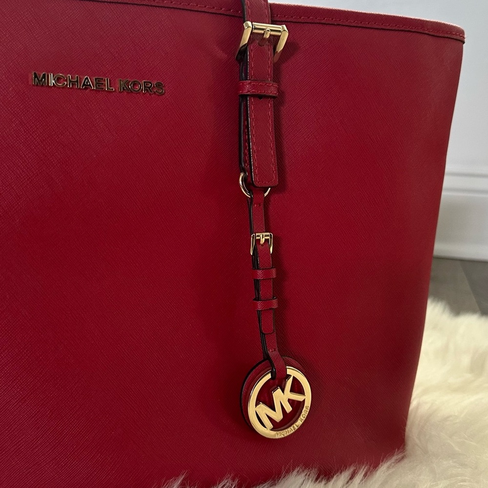 Michael Kors Jet Set Tote - Picture 11 of 11